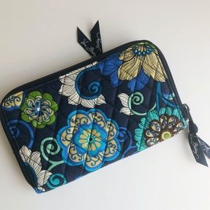Vera Bradley zip around wallet